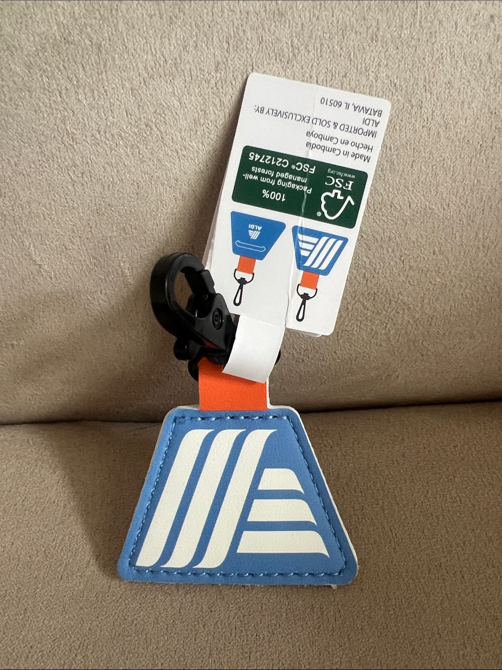 NWT Aldi Quarter Holder Keychain